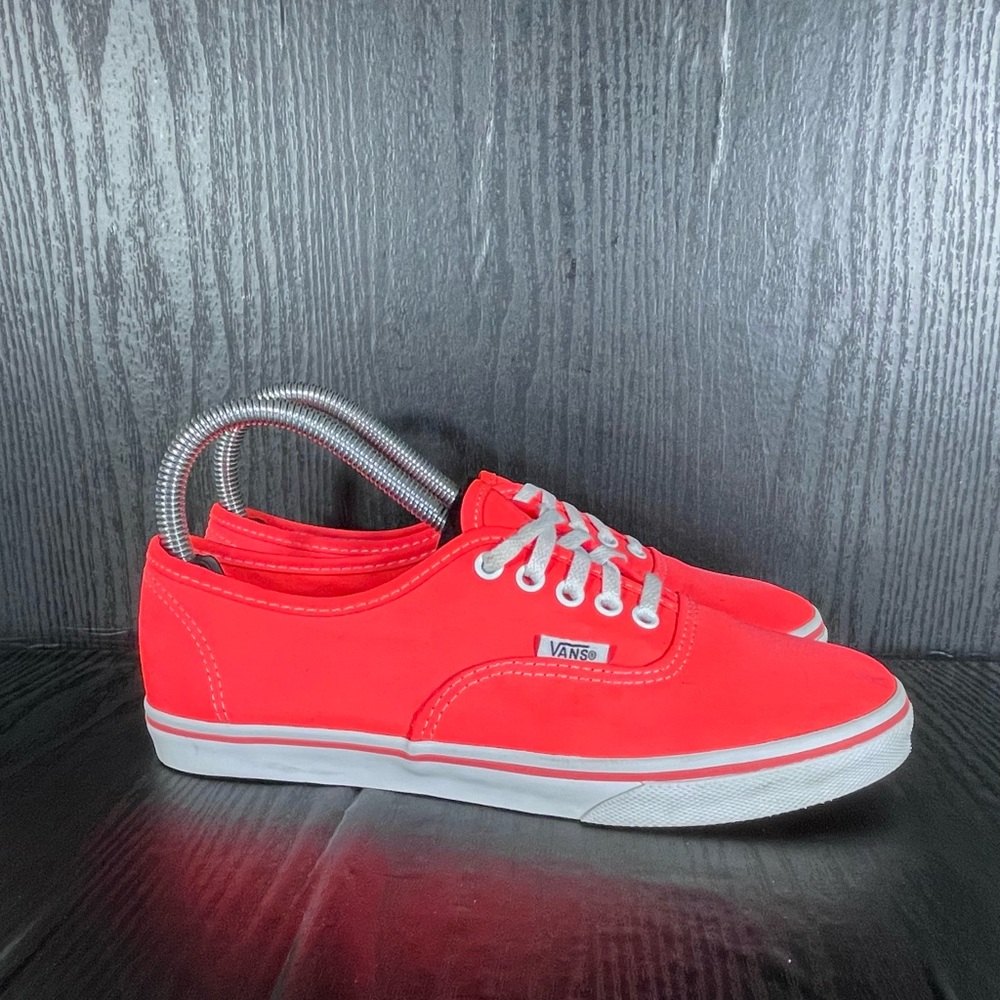 Vans Off the Wall Canvas Women’s Size 6.5